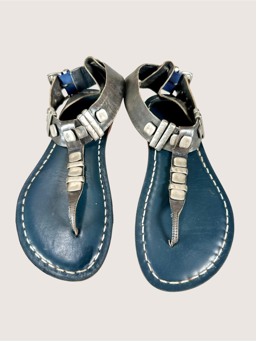 Bernardo Milan Women’s Flat T-Strap Leather Sandals - Picture 3 of 9